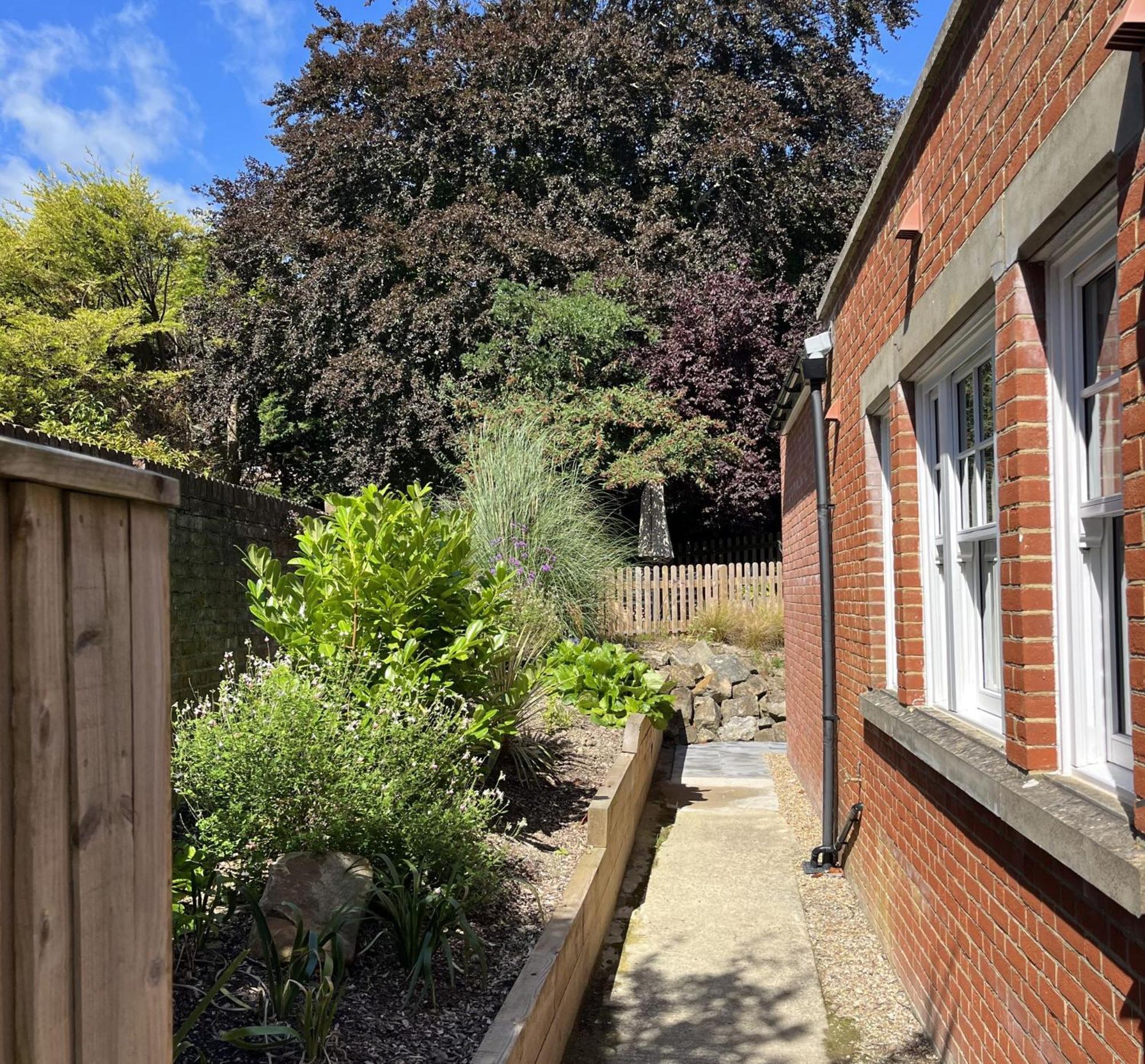Ravelston Grange - stylish, spacious garden flat Torneo de Torneo de Eastbourne Exterior foto